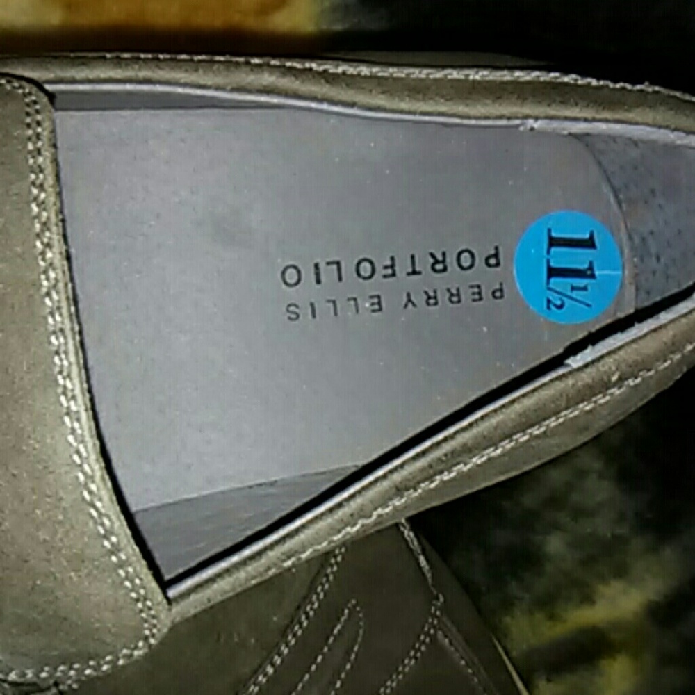 Shoe - Picture 2 of 3